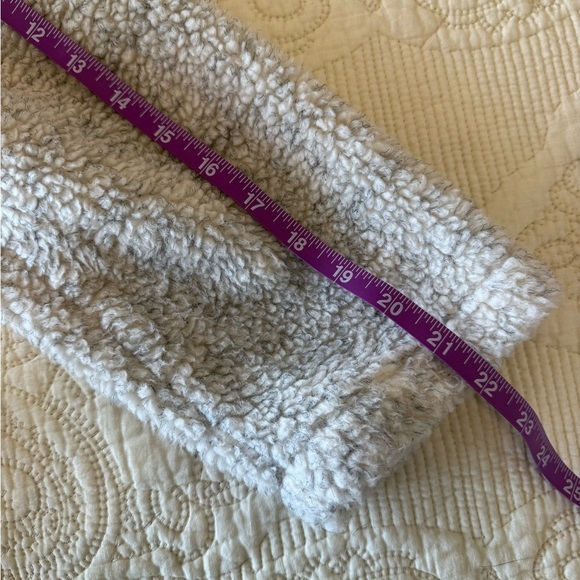 Cozy Cream Sherpa Jacket with Silver Buttons - Cropped, Cute & Comfy! Women's XL - Picture 3 of 8